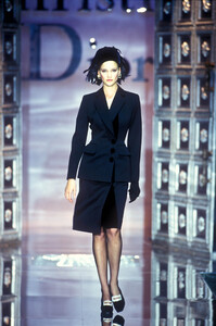 1079926680_ChristianDior1996HauteCouture137.thumb.jpg.24303a4807b587926191d7db570f0c04.jpg