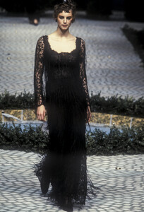 108336471_Moschino1997WomenRTW93.thumb.jpg.94f925acf0f8d34633cf991e12d39398.jpg