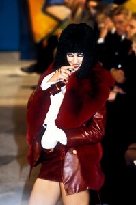 1105995761_JohnGalliano1997WomenRTW66.thumb.jpg.51da6f9a4d373d8968c5d3070d5198bd.jpg