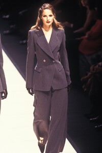 1106803855_GiorgioArmani1995WomenRTW79.thumb.jpg.c3bf5e0801ed1c232f4f284f1b19548c.jpg