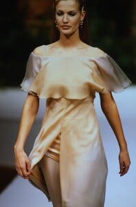 1109032741_ValentinoCoutureSpring1994(8).thumb.jpg.bd548d0c8592c2b5f153c9352d9516c8.jpg