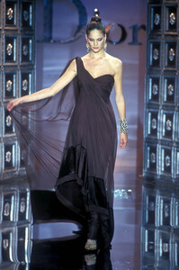 1128545320_ChristianDior1996HauteCouture132.thumb.jpg.913b451c94a64efe4bd14fb2aca0b278.jpg