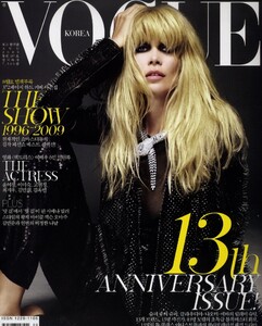 116636116_VogueKoreaAugust2009byJohn-PaulPietrus(0).thumb.jpg.3ce2e97a30821fdd079ed4bf571cc8d7.jpg