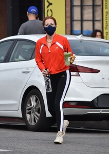       zoe110221BZNimage106.jpg
