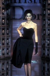 1177419439_ChristianDior1996HauteCouture141.thumb.jpg.3e925c3dde108132d22685107707ce43.jpg