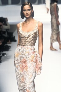 1182975105_Valentino1996WomenRTW171.thumb.jpg.947300b5a4cab5f786844473b032525b.jpg