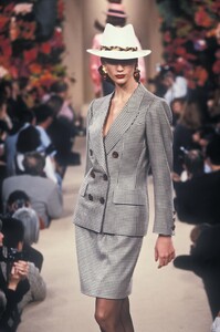 1202862403_YvesSaintLaurent1995HauteCouture34.thumb.jpg.df51721d966d91a71120096ac9d03770.jpg