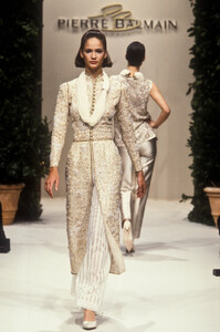 1211725664_PierreBalmain1996HauteCouture64.thumb.jpg.41e70cf94b571fa787a909d457219d56.jpg