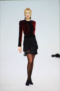 1230250398_OscardeLaRentaFall1994(4).thumb.jpg.d129ddfee9858a9267977165d8fdbadd.jpg