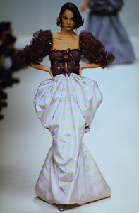 1239311554_EmanuelUngaroCoutureSpring1995(1).thumb.jpg.9885dd628fee8d3a623f98e9e780a989.jpg