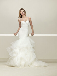 1284340264_collazione_2018_Pronovias31.thumb.jpg.9a57d8f822d9227a57f96d190e544687.jpg