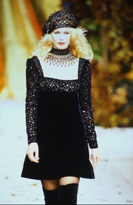 1308545322_ValentinoCoutureFall1994(33).thumb.jpg.09536da15d764a1b6cb6c0cf4e2351c5.jpg