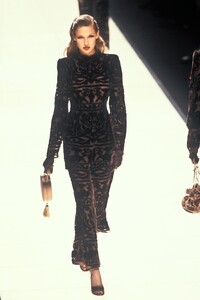 1350283260_GiorgioArmani1995WomenRTW199.thumb.jpg.8add1a699537d858b05b0041f6530e94.jpg