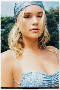 FrankiesBikinis-FoxyxHeidi-Springtime Brooke Perry.jpg