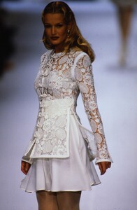 1381824450_valentino-ss-1994(3).thumb.jpg.21eeb192ba7ab249f8ef7934a728471d.jpg