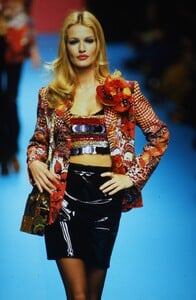 1397546922_christian-lacroix-ss-1995(3).thumb.jpg.7fe0393720865a14274f5d395cc06804.jpg