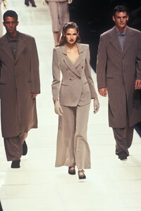 1405606445_GiorgioArmani1995WomenRTW112.thumb.jpg.3cedc4f6efdb71a8030ccaa683f4856b.jpg