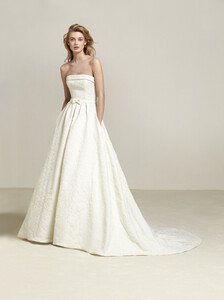 1417268102_collazione_2018_Pronovias73.thumb.jpg.efb66fd8f89dd04ec6ba496395981f82.jpg