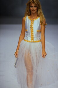 chanel-ss-1996-claudia-schiffer (37).jpg