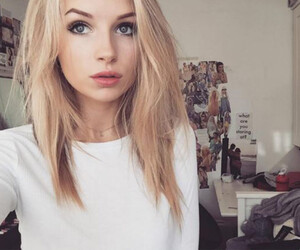 1450231425460_Lottie-Moss-12.jpg