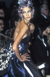 1461699849_Givenchy1996HauteCouture108.thumb.jpg.ed9ba685c6a02b02df2d70c80c93c6c9.jpg