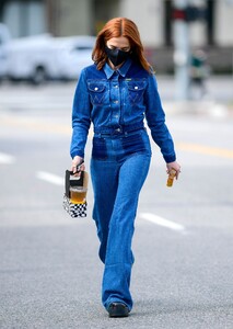        zoe090221BZNimage120.jpg