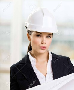 18099895-ingeniero-de-sexo-femenino-en-blanco-casco-plano-manos-concepto-de-construcción-exitosa.jpg