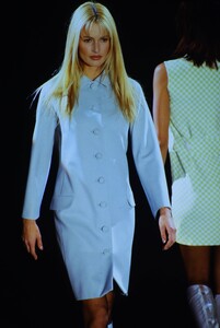 149379439_versace-fall-1995(5).thumb.jpg.ded5cbf62fee789464f287c48651eb7e.jpg