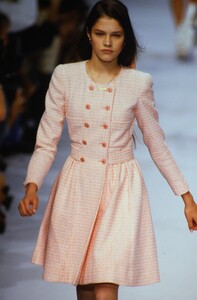 1493967843_chanel-ss-1996-lonneke-engel(2).thumb.jpg.7bf42e51130ef372d190d55c3647632b.jpg