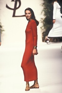 1517708829_YvesSaintLaurent1995WomenRTW141.thumb.jpg.59f7384fde483545972d86bdbefc2a5c.jpg