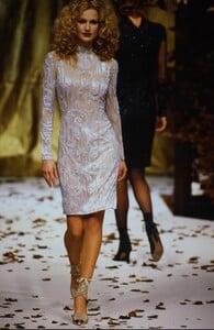 1520484141_valentino-hc-fw-1994(17).thumb.jpg.c593a1da353f02a984c82254b441aab5.jpg