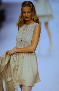 1537933495_valentino-ss-1994(6).thumb.jpg.cc4db241914baa421e53dadc4c0b53ef.jpg