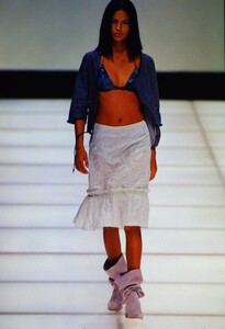 1577890870_emporio-armani-ss-2000(3).thumb.jpg.f14ecd226f5effc5aae9080d368b9795.jpg