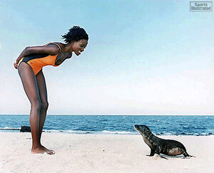 1585700798_LorrainePascaleSISwimsuitCollection-1998.thumb.jpg.8edff3f26d88e44afef582670dc0658d.jpg