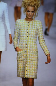 1592836511_chanel-ss-1996-karen-mulder(6).thumb.jpg.229ccda3342c8fee92bb89694dd5f6c8.jpg