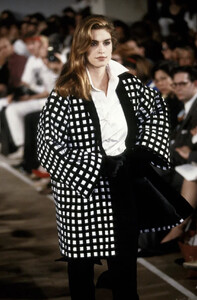 1613672681591143-cindy-crawford-michael-kors-fall-winterr-1991.thumb.jpg.d7b138969f9921ac2e9917633a109f6a.jpg