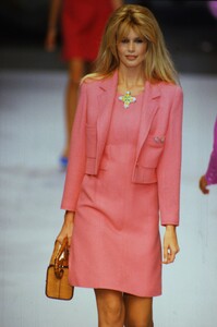 chanel-ss-1996-claudia-schiffer (19).jpg