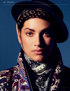 Lorena+Duran+by+Miguel+Reveriego+Vogue+Spain+March+2021+(2).jpg
