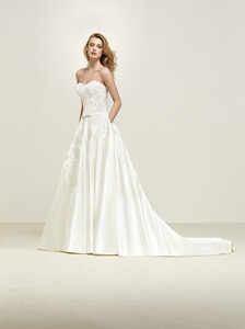 1642307529_collazione_2018_Pronovias23.thumb.jpg.015e8419a63b6a874c046ea7cb42532f.jpg