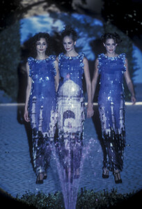 1677400022_Moschino1997WomenRTW196.thumb.jpg.f33857c23242ddcb270c93d95648dff3.jpg