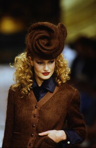 1717220787_valentino-hc-fw-1994(3).thumb.jpg.922d507082350a564108ec8a6d326309.jpg