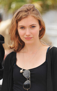 1727_imogen_poots.jpg