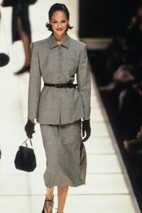 1729223170_EmporioArmani1995WomenRTW86.thumb.jpg.ed09ebb55ca8cf359eb5d1265fb5d6f6.jpg