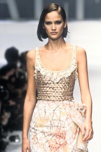 1737853440_Valentino1996WomenRTW172.thumb.jpg.d1d384bf70ea60aca365e63beb85cb58.jpg