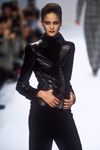 1741210889_SoniaRykiel1996WomenRTW28.thumb.jpg.b928c0e01d5c7a5cb81acc3d95e9e195.jpg