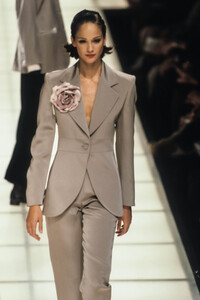 1757083667_EmporioArmani1995WomenRTW44.thumb.jpg.552fccb33faf9ffeb69cbdba7e7b603c.jpg