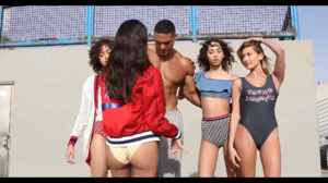LOVE - Tommy Hilfiger-00.01.08.617.png