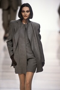 1812196410_GiorgioArmani1991WomenRTW32.thumb.jpg.3a626053fc90b561150d20a231ee6b97.jpg