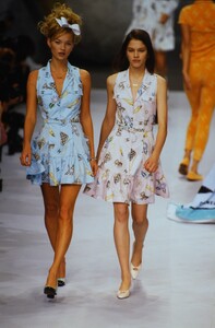 1826990390_chanel-ss-1996-lonneke-engel(12).thumb.jpg.cdd4e33ac40eca73e10cc0eebe5ce117.jpg