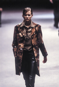 1845843618_Moschino1996WomenRTW17.thumb.jpg.34b74262bbfa700e4b37a78bd8f34ff0.jpg